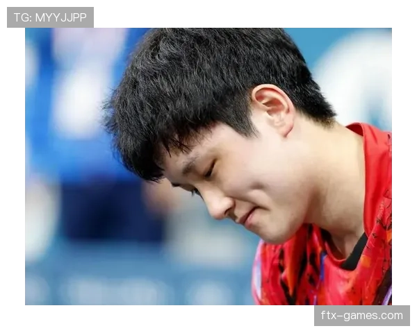 张本智和比赛里像冷面战士，私下街拍却像走秀，这反差真让人看呆了