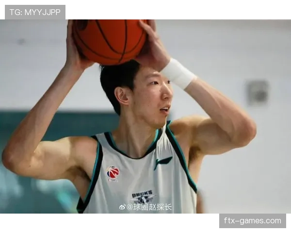 周琦这身材管理也太狠了，休赛期还在健身房干到凌晨？